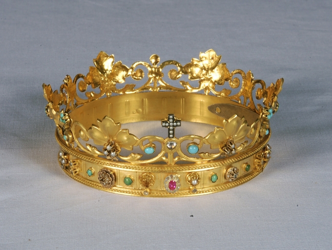 Ensemble de 2 couronnes de statue, basilique Notre-Dame-de-la-Guerche (La Guerche-de-Bretagne)