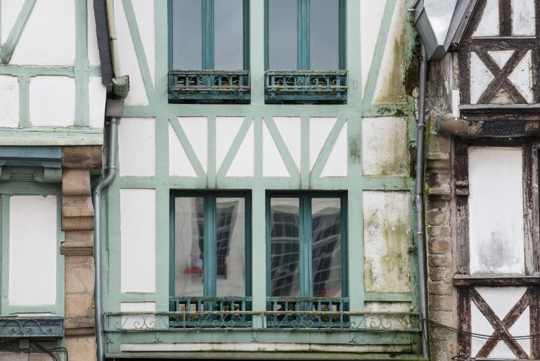 Maisons, 1-3 place de la République (Auray)