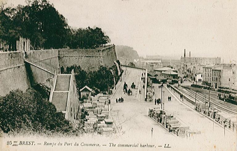 Les rampes et escaliers, port de commerce (Brest)