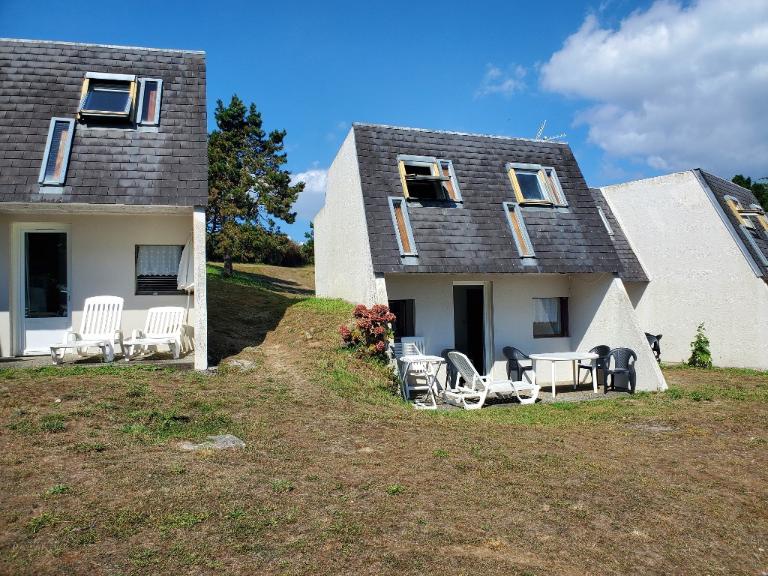 Domaine des Grands Sables, anciennement Village Vacances Familles (VVF) de Groix, dit "Les Grenats".