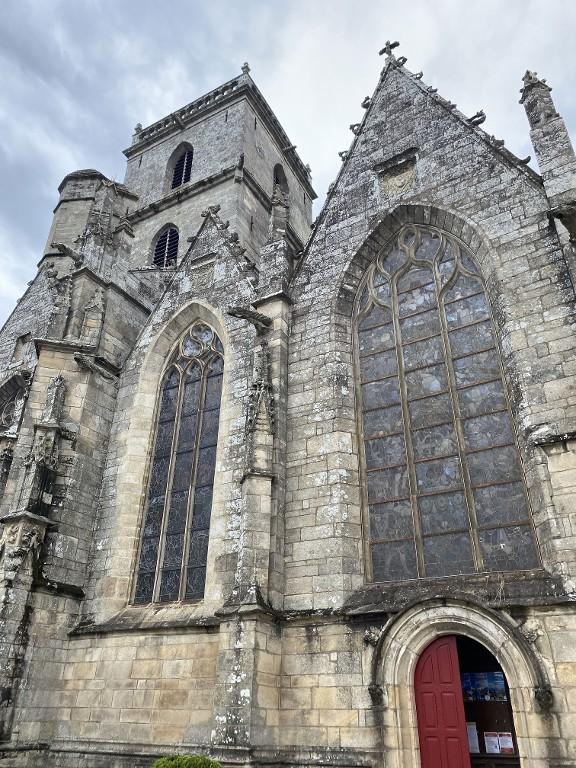 Église paroissiale Saint-Armel, place de l'église (Ploërmel)