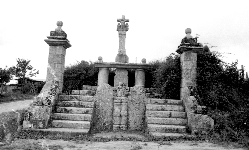 Monument, rue de la Croix Macé (Saint-Gérand)