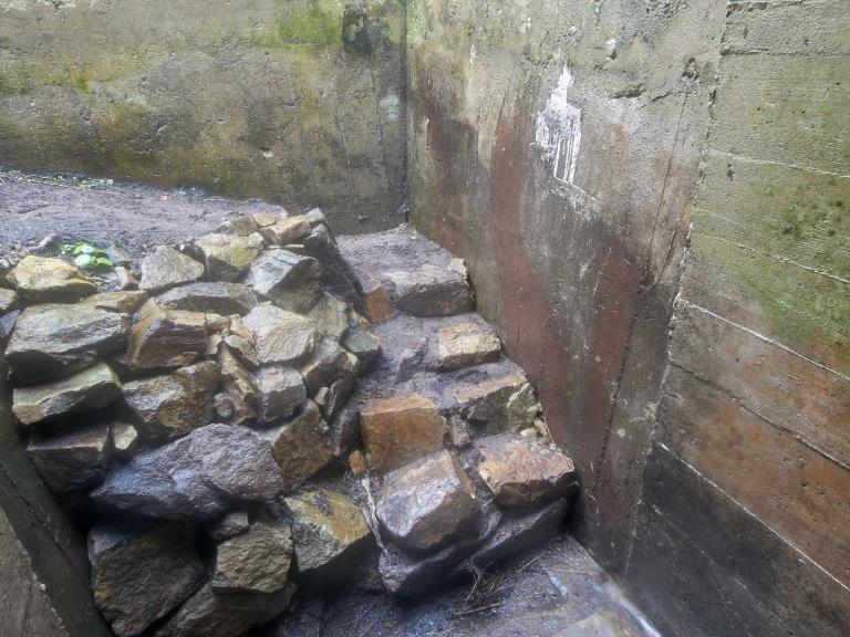 Bunker - abri de type VF 2a pour 10 hommes surmonté d'un emplacement pour projecteur, Men Tan, Lescoff, pointe du Raz (Plogoff)