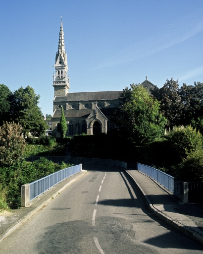 Eglise paroissiale Sacré-Coeur, Quimerc'h : bourg (Pont-de-Buis-lès-Quimerch)