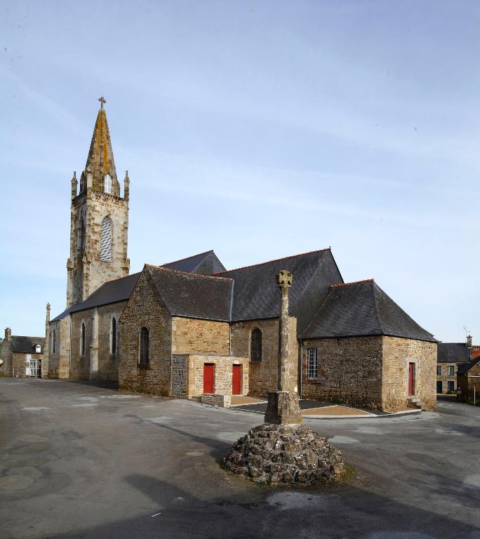 Eglise paroissiale Saint-Samson (La Fontenelle fusionnée en Val-Couesnon en 2019)