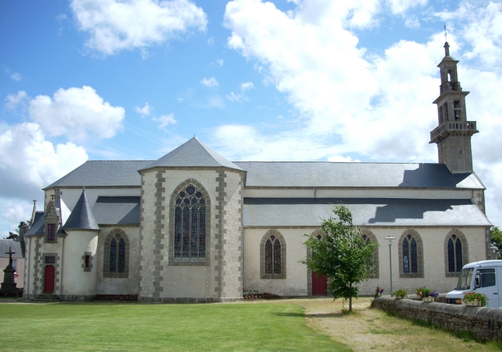 Église paroissiale Saint-Pierre et Saint-Paul, place de la Mairie (Plouvien)