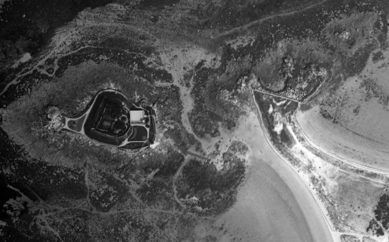 Batterie d'artillerie de côte et corps de garde crénelé, puis maison, Îlot Jacopin, Pointe de Perharidi (Roscoff)