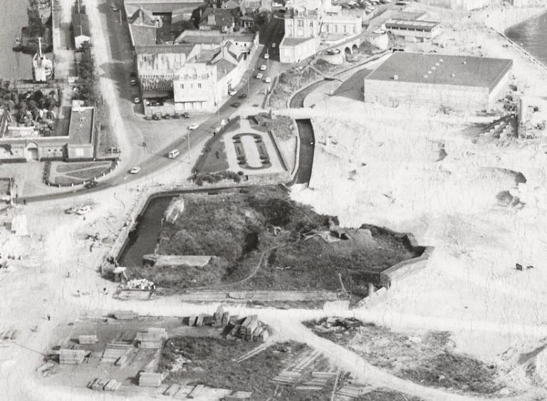 Vue aérienne oblique du fort du Naye depuis le nord, 1er août 1970
