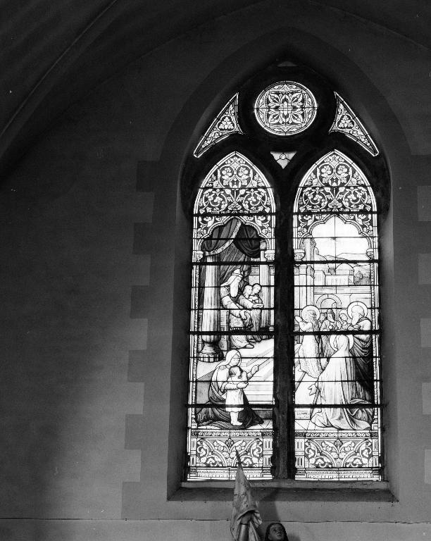 Ensemble de deux verrières à personnages : Présentation de la vierge au temple et Saint Yves, église Saint-Brieuc (Cruguel)