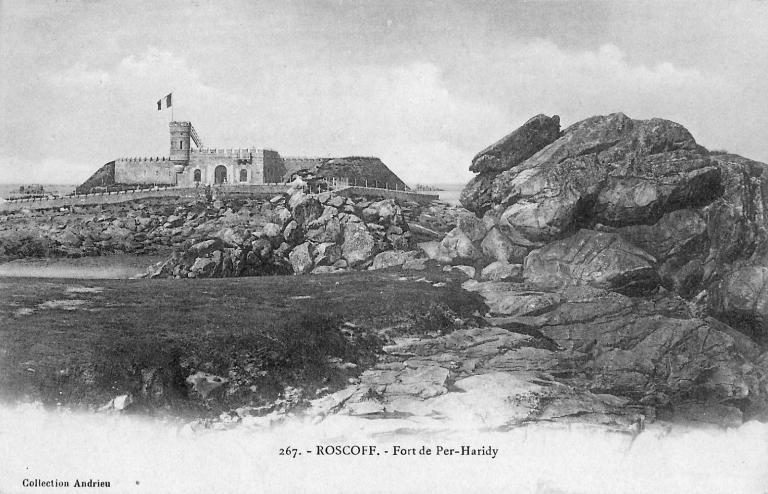 Batterie d'artillerie de côte et corps de garde crénelé, puis maison, Îlot Jacopin, Pointe de Perharidi (Roscoff)