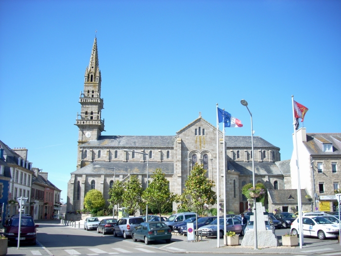 Église paroissiale Saint-Pierre et Saint-Paul, place du Général Leclerc (Lannilis)