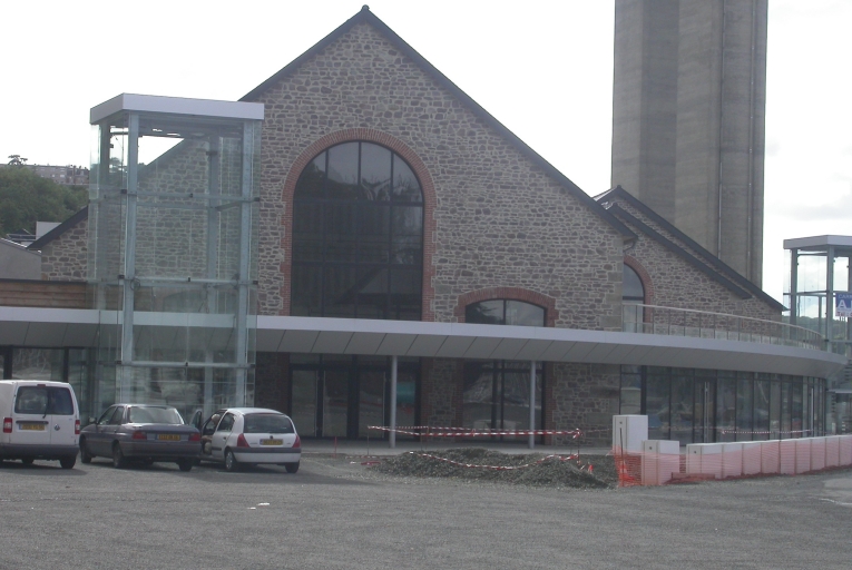Usine de construction mécanique Rosengart, puis Chaffoteaux et Maury, actuellement magasins de commerce, quai Armez, port du Légué (Saint-Brieuc) TRAVAIL EN COURS