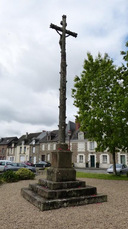 Calvaire, place de l'église (Hédé)