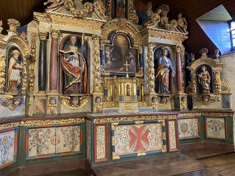 Ensemble du maître-autel : autel, retable, tabernacle, 2 gradins d'autel, chapelle Saint-Mélec (Lanouée fusionnée en Forges de Lanouée en 2019)