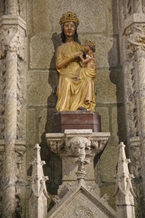 Statue (d'applique, demi-nature) : Vierge à l'Enfant dite Notre-Dame des Marais, église Saint-Sulpice (Fougères)