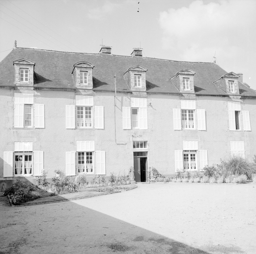 Presbytère, rue de Ros Avel (Noyal-Pontivy)