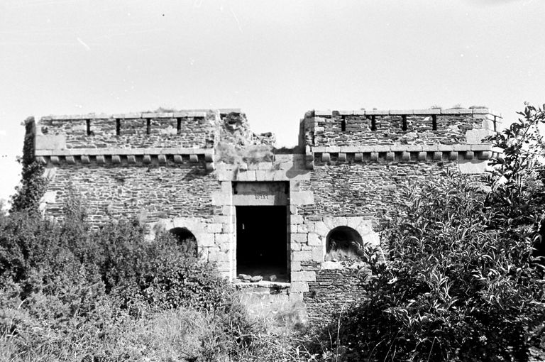 Tour-modèle de Cornouaille, pointe de Cornouaille (Roscanvel)