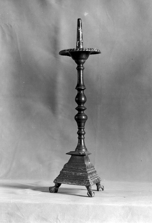 Chandelier, église paroissiale Notre-Dame (Plévin)