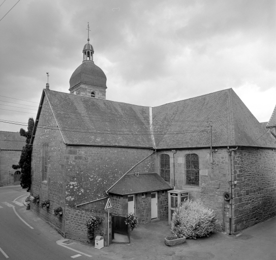 Prieuré de bénédictins, église paroissiale Saint-Jean (Coglès fusionnée en Les Portes du Coglais en 2017)