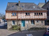 Maison, 9 carrefour Saint-Gurval (Guer)