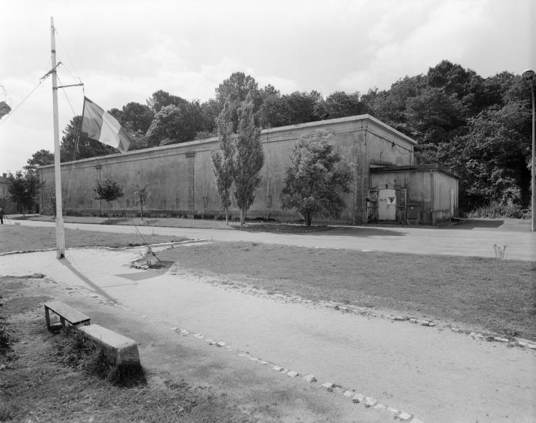 Magasin à poudre dit poudrière du Mentec et bâtiment de commandement (Quéven)