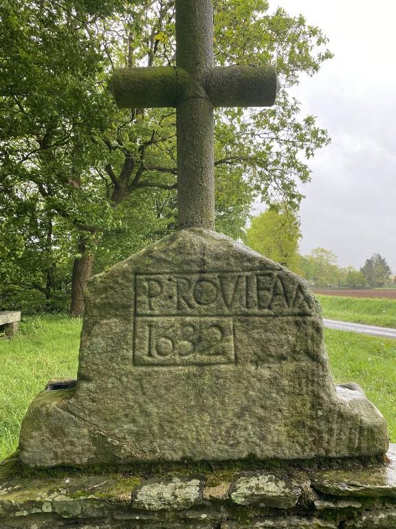 Croix de chemin, au nord-ouest du Vieux-Bourg (Taupont)