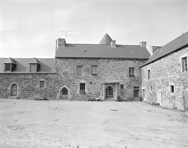 Manoir, Belle Fontaine (Ploëzal)