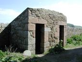 Latrines de la caserne, Île aux Moines (Perros-Guirec)