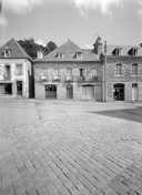 Maison, place Yves Le Trocquer (Pontrieux)