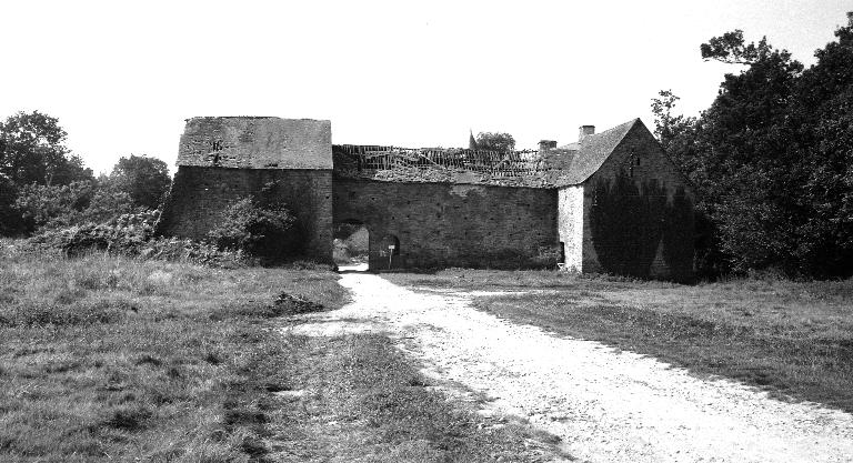 Manoir dit aussi ferme du gros chêne, la Villeneuve ; Coet Er fau (Pontivy)