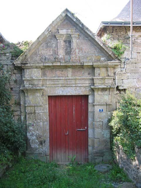 Porte Saint-Julien, abbaye Notre-Dame-de-Joye, rue du Champ-de-tir (Hennebont)