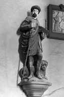Groupe sculpté (d'applique, petite nature) : saint Adrien et le lion, église Paroissiale Saint Pierre (Plouguernével)