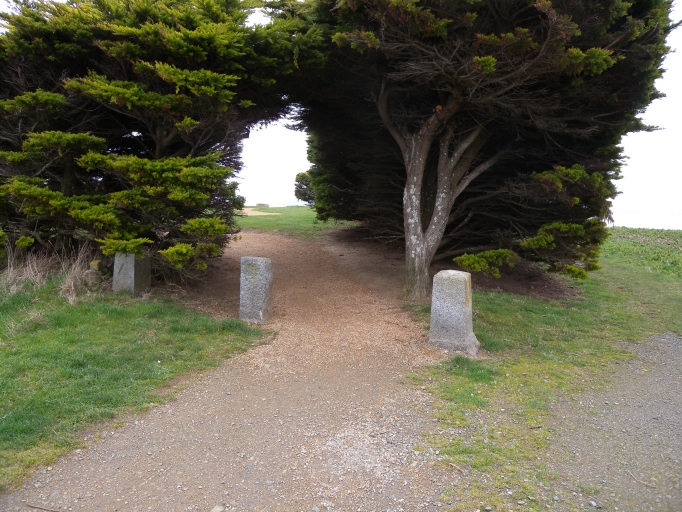 Bornes sémaphoriques, la Pointe du Roselier (Plérin-sur-Mer)