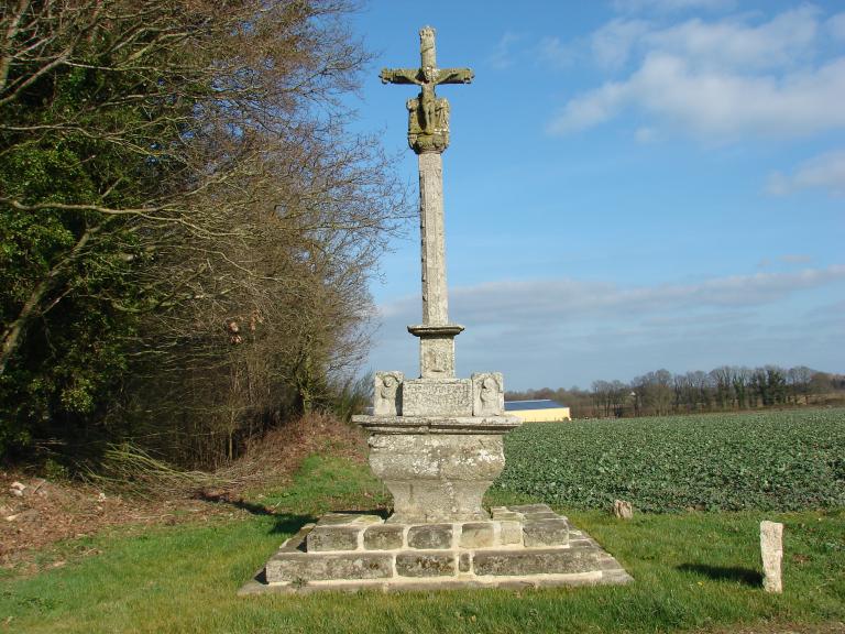 Croix de chemin dite croix de Penhouet (Kerfourn)