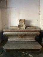 Ensemble de l'autel secondaire sud : autel, tabernacle, 2 gradins d'autel, degré d'autel, chapelle Sainte-Croix (Josselin)