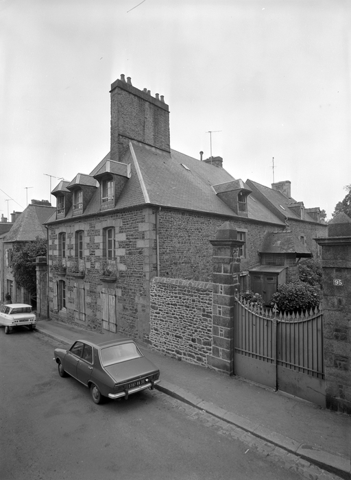Maison, 93 rue de Rillé (Fougères)