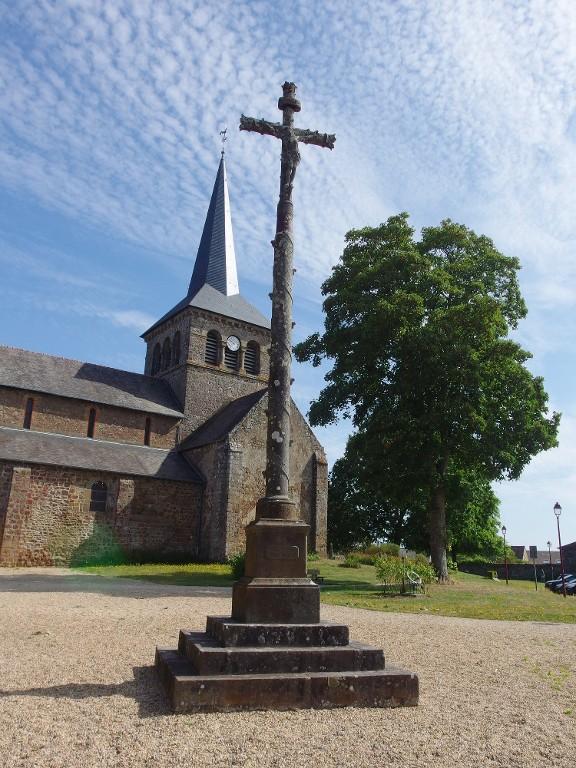 Calvaire, place de l'église (Hédé)