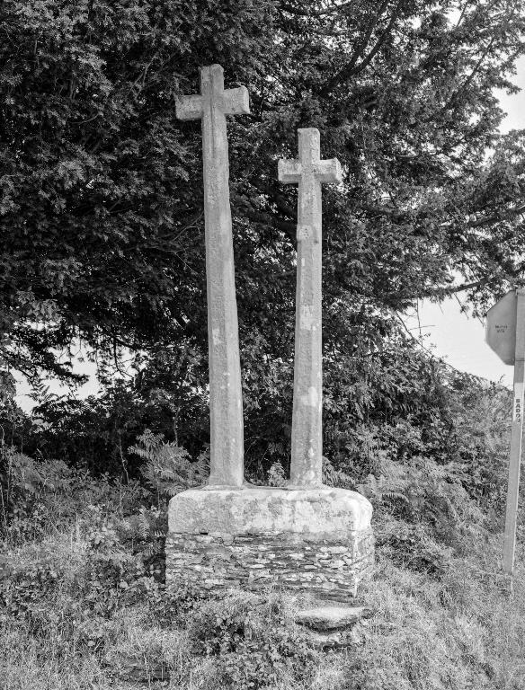 Croix de chemin, dite Croix Guyot, au sud de Bézon (Ploërmel)