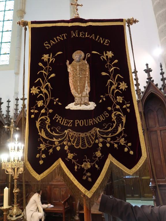 Bannière de procession paroissiale : saint Melaine, Sacré-Cœur du Christ, église paroissiale Saint-Melaine (La Chapelle-de-Brain, anciennement La Chapelle Saint-Melaine)