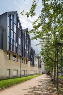 Les bâtiments du lycée Joseph Loth construits et restructurés, de 1986 à 1996, par l'architecte Hervé L'Hyver.