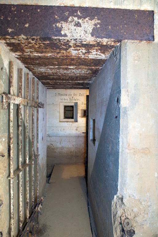 Bunker - abri de type 502 pour deux groupes de combat (B 53) dit le bunker de Keranroux, Collège La Fontaine Margot - Keranroux (Brest)